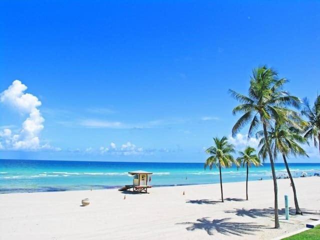 Private Hallandale Beach Studio Wbath Walking Distance To The Beach Pool Free Parking Exterior photo